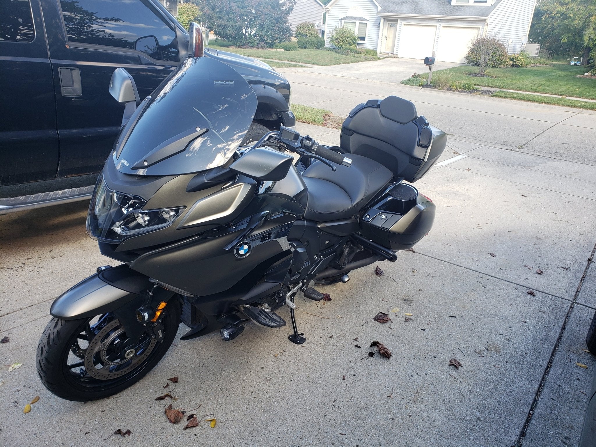 2022-bmw-k1600b-grand-america-