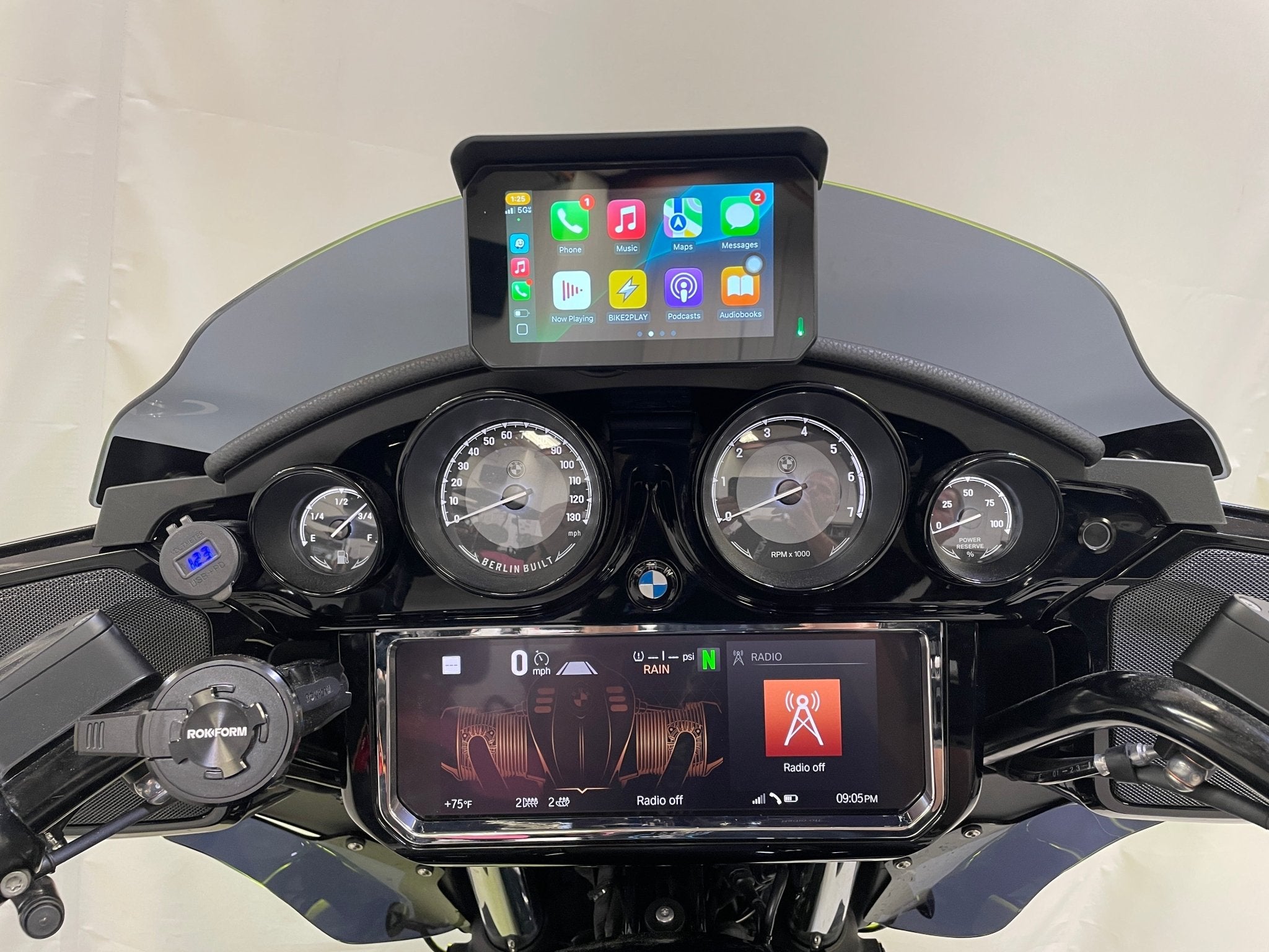BMW R18B & Transcontinental Bike2Play Apple CarPlay / Android Auto Dev ...
