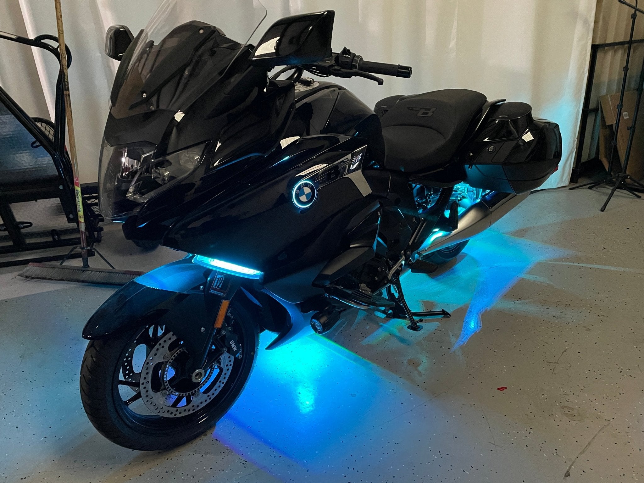 K1600B Grand America RGB W Lighting Kit Motorrad Audio
